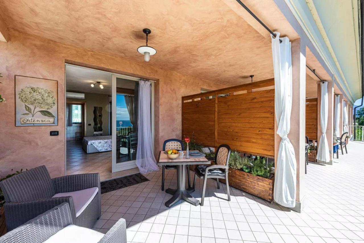 Residence Il Fiore Del Garda Manerba del Garda Eksteriør billede